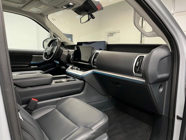 Used 2025 Ford Expedition Platinum AWD/4WD image 57