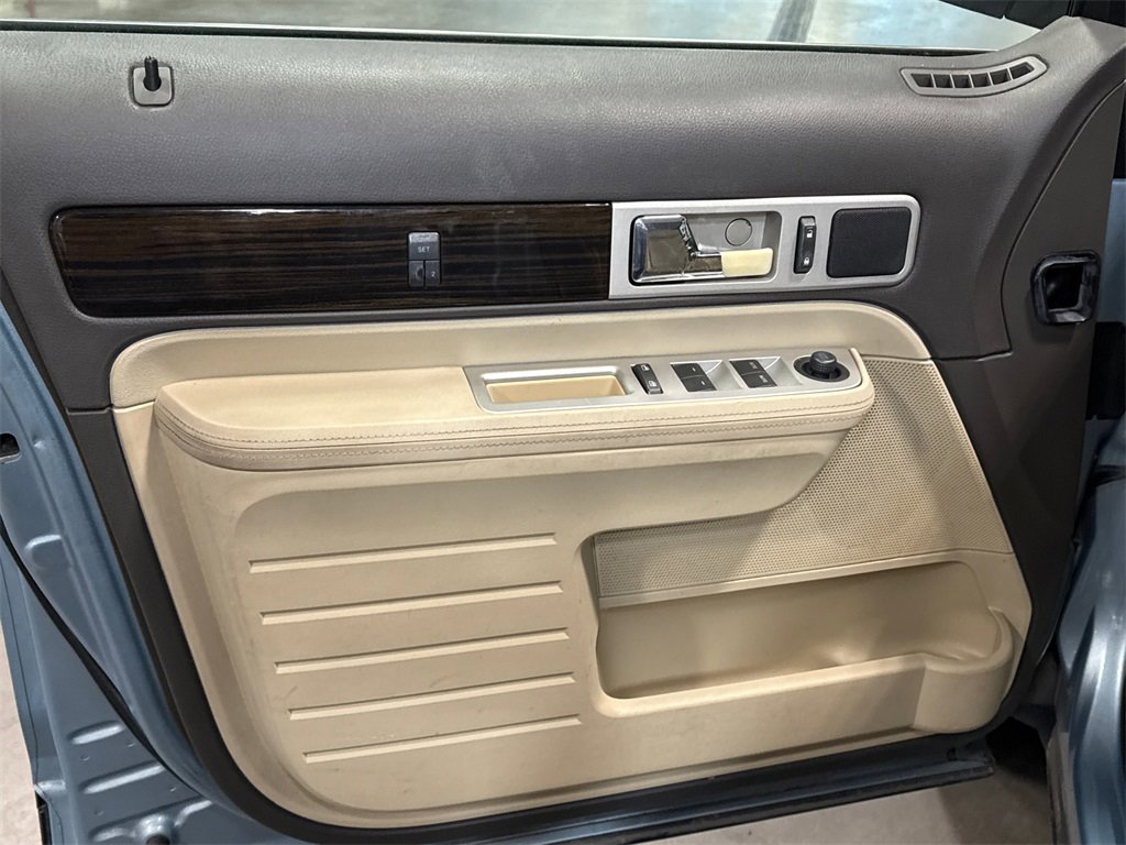 Used 2008 Lincoln MKX 2WD image 8