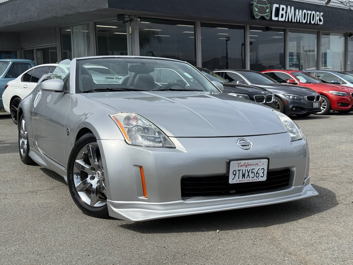 Used 2004 Nissan 350Z Touring RWD image 2