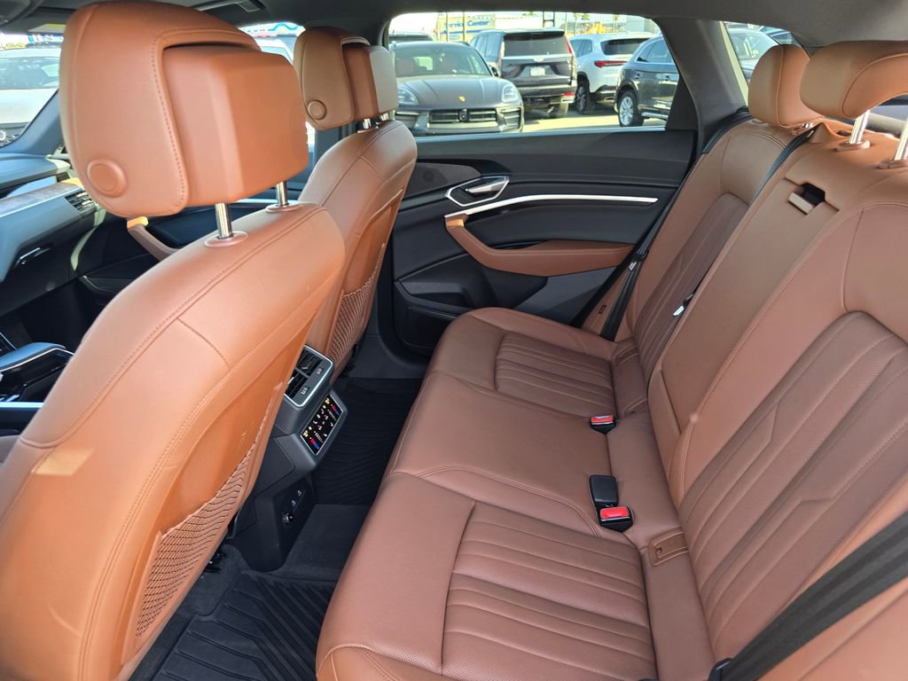 Used 2023 Audi e-tron Premium Plus w/ Premium Plus Package image 15