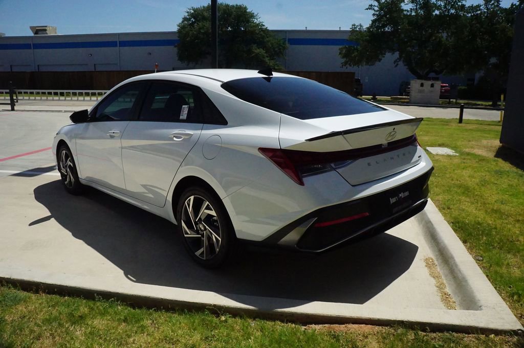 New 2025 Hyundai Elantra SEL FWD image 5