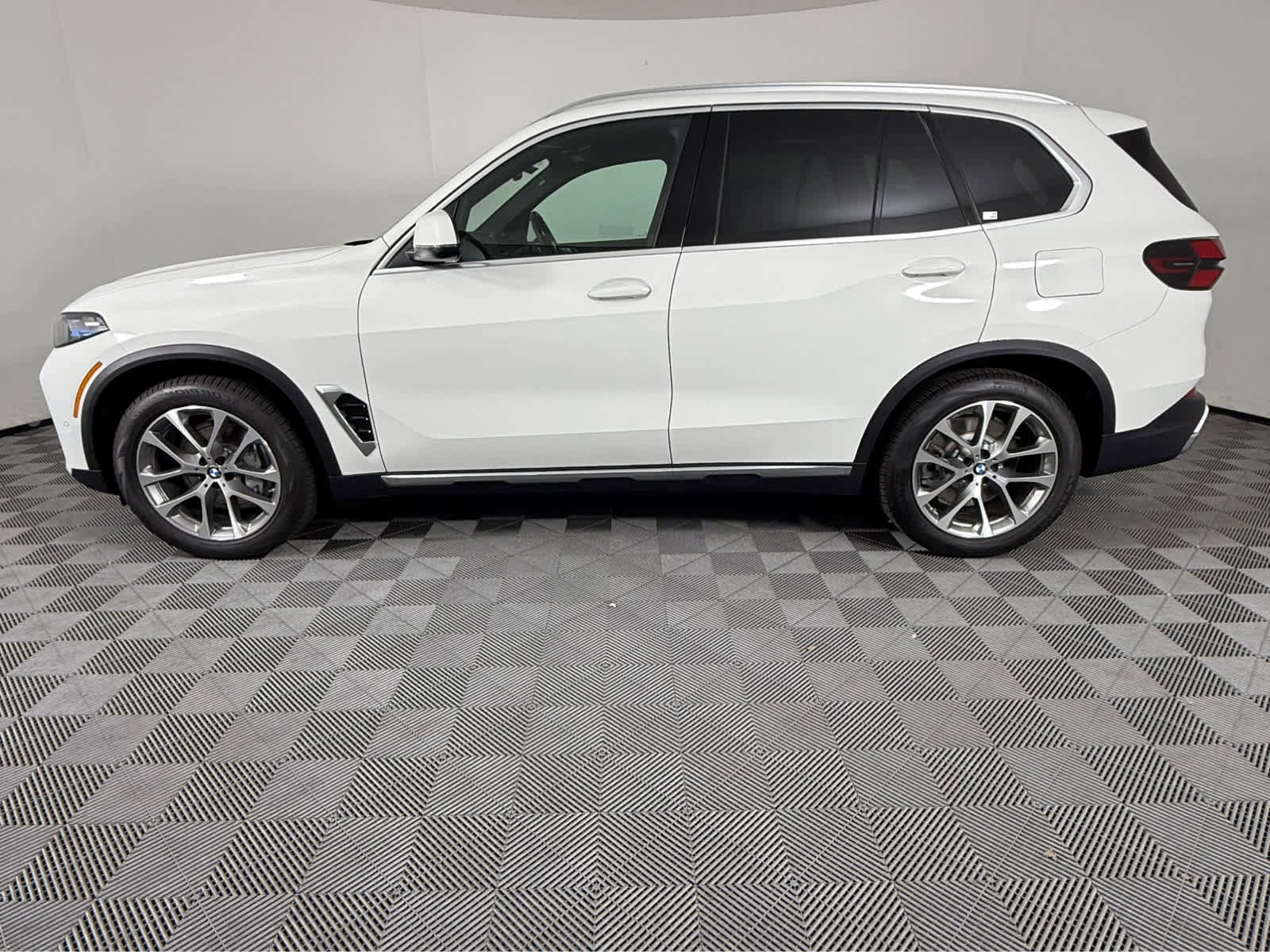 New 2026 BMW X5 xDrive50e AWD/4WD image 5
