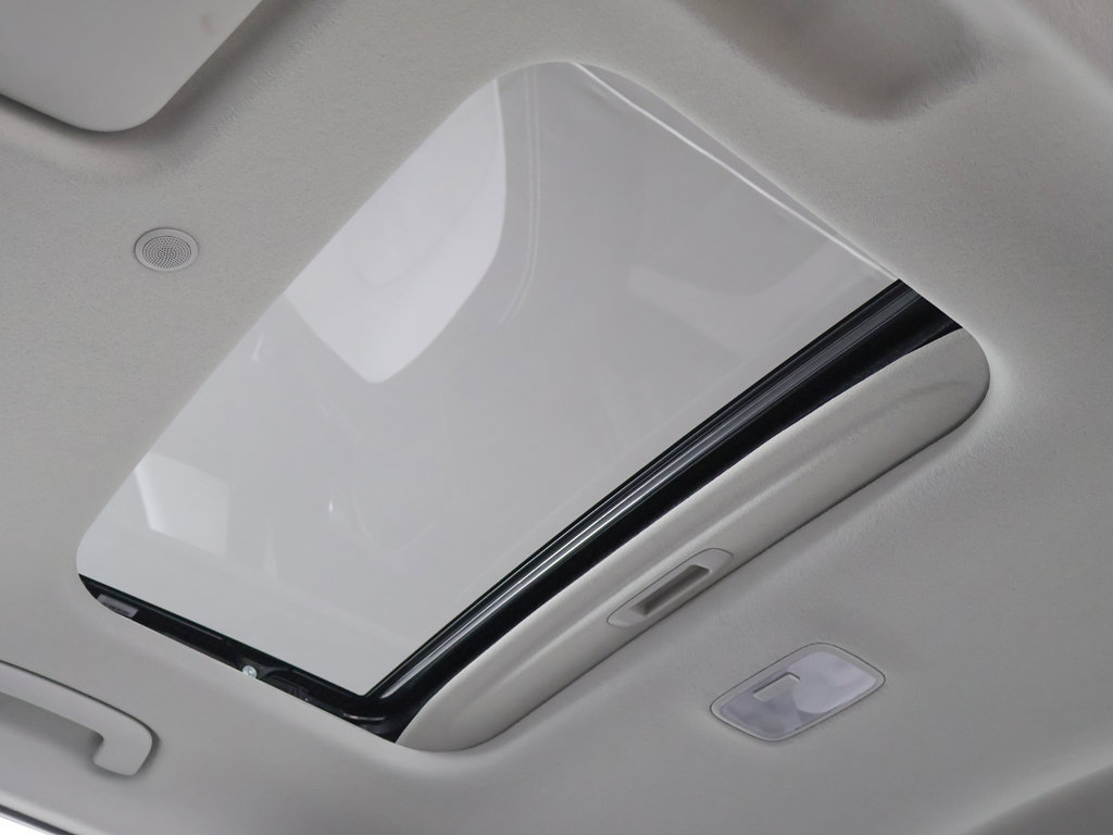 Certified 2024 Hyundai Venue SEL FWD image 16