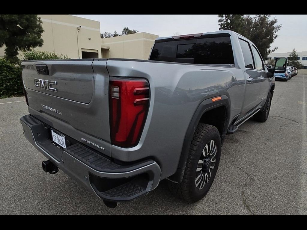 Used 2025 GMC Sierra 2500 Denali Ultimate image 8