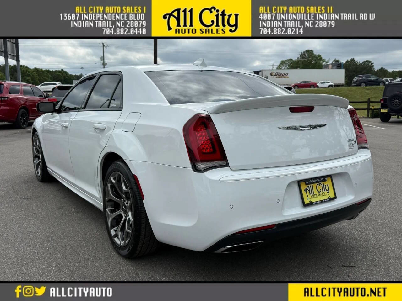Used 2018 Chrysler 300 S w/ 300S Premium Group RWD image 5