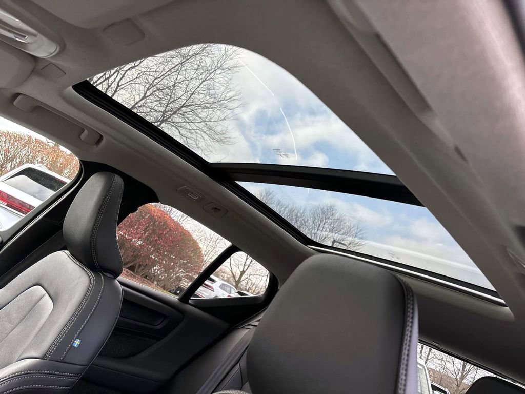 Used 2025 Volvo XC40 B5 Core w/ Protection Package Premier image 26