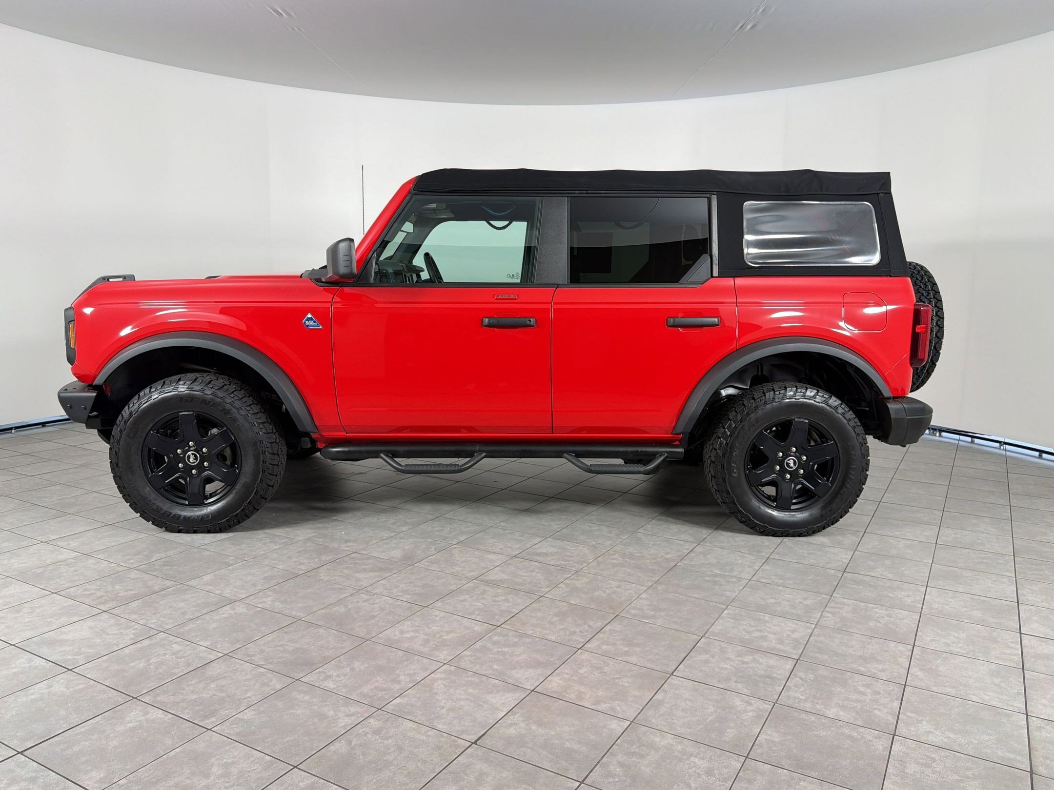 Used 2022 Ford Bronco Black Diamond image 2