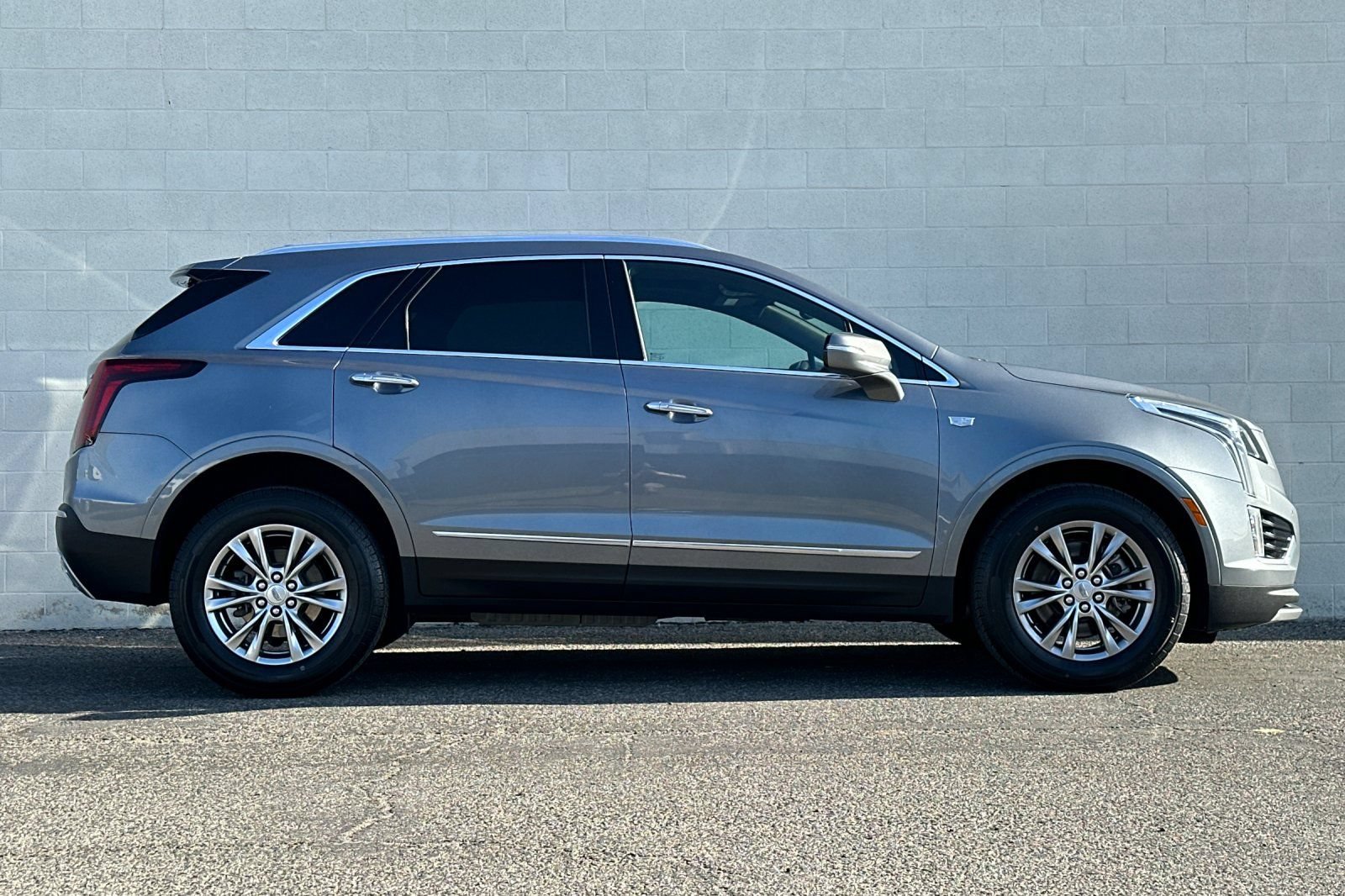 Certified 2022 Cadillac XT5 Premium Luxury FWD image 3