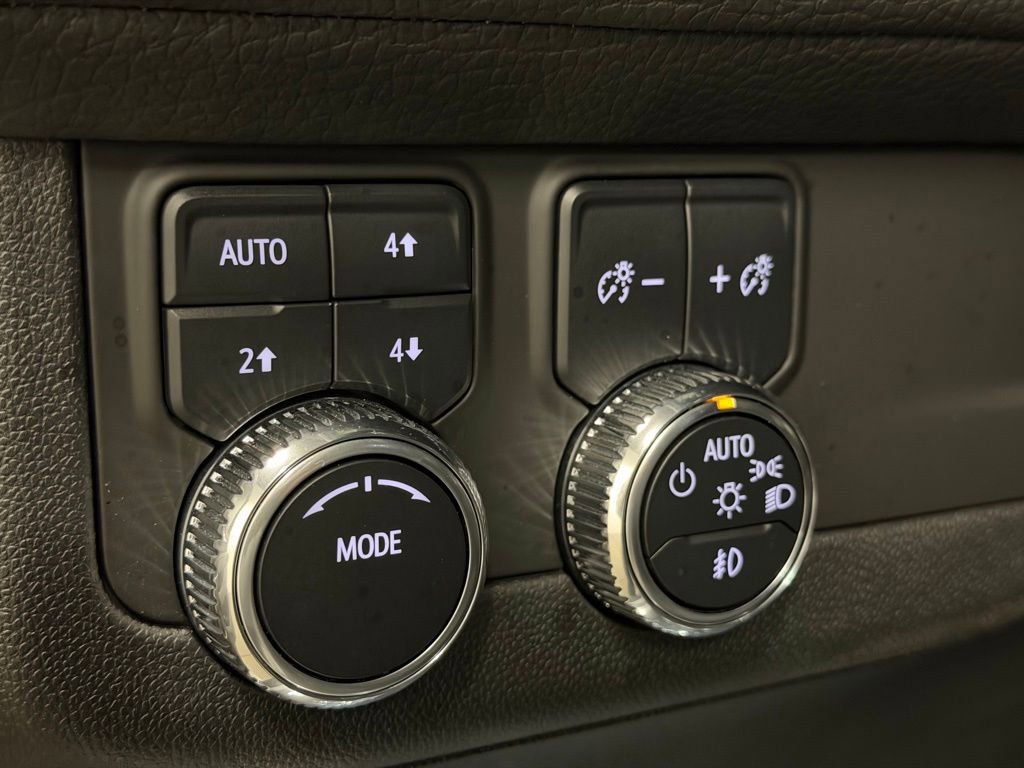 Certified 2023 GMC Yukon Denali image 38