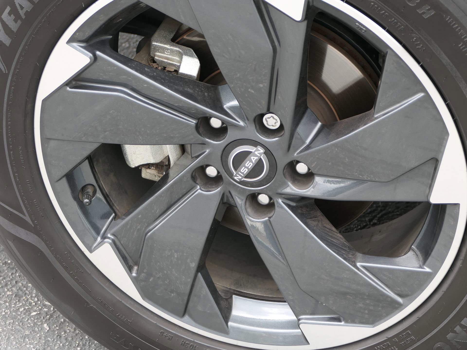 Used 2024 Nissan Rogue SV FWD image 11