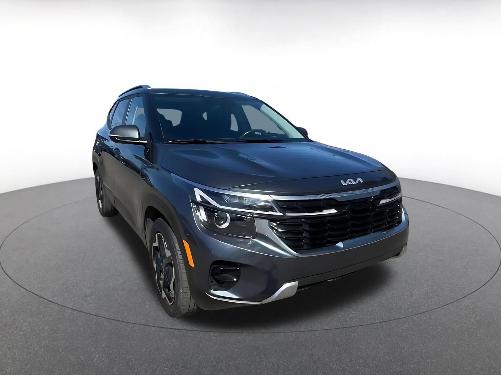 Used 2025 Kia Seltos S image 3