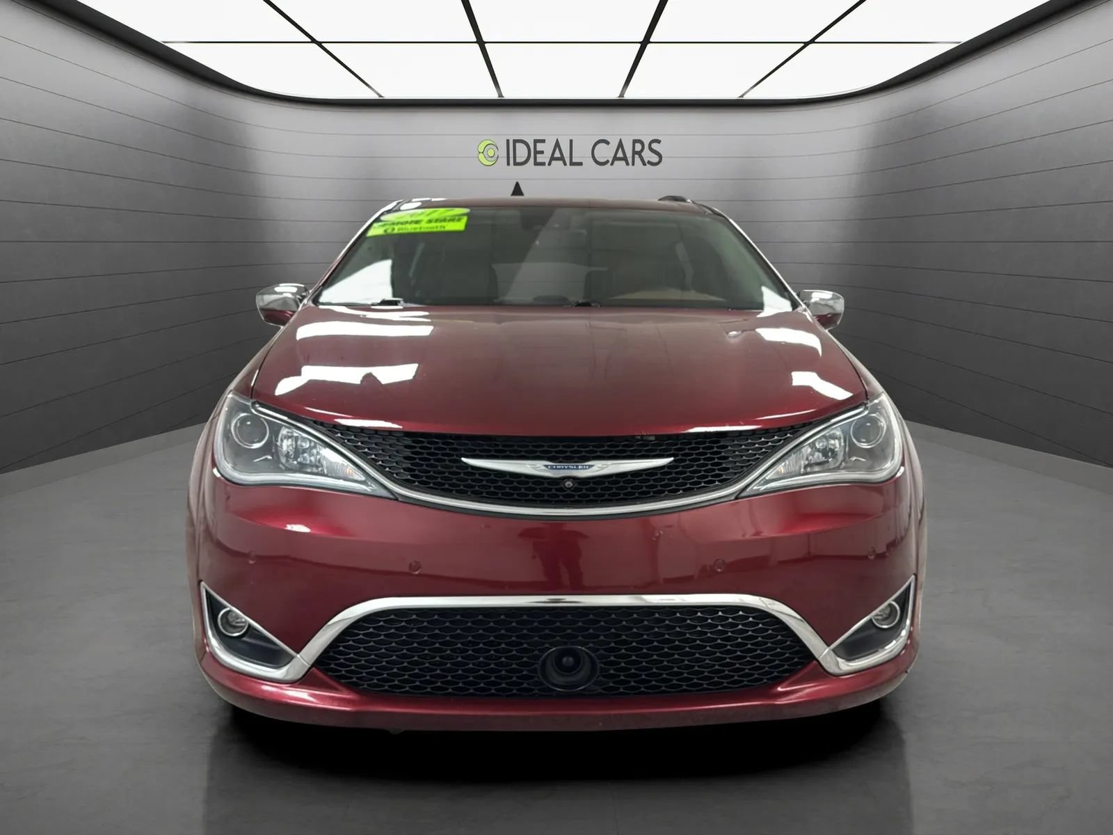 Used 2017 Chrysler Pacifica Limited FWD image 2