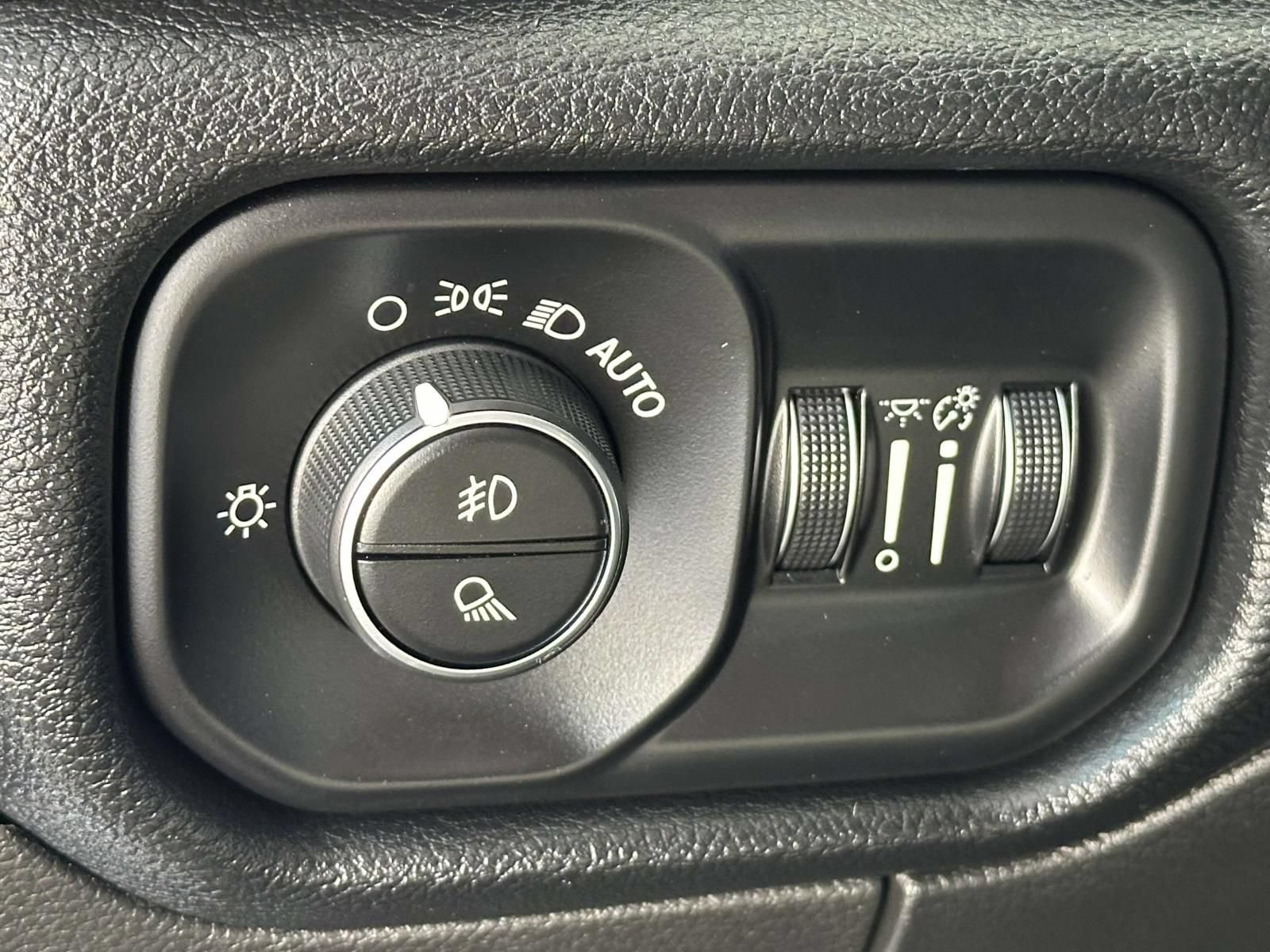 Used 2019 RAM 1500 Laramie AWD/4WD image 22