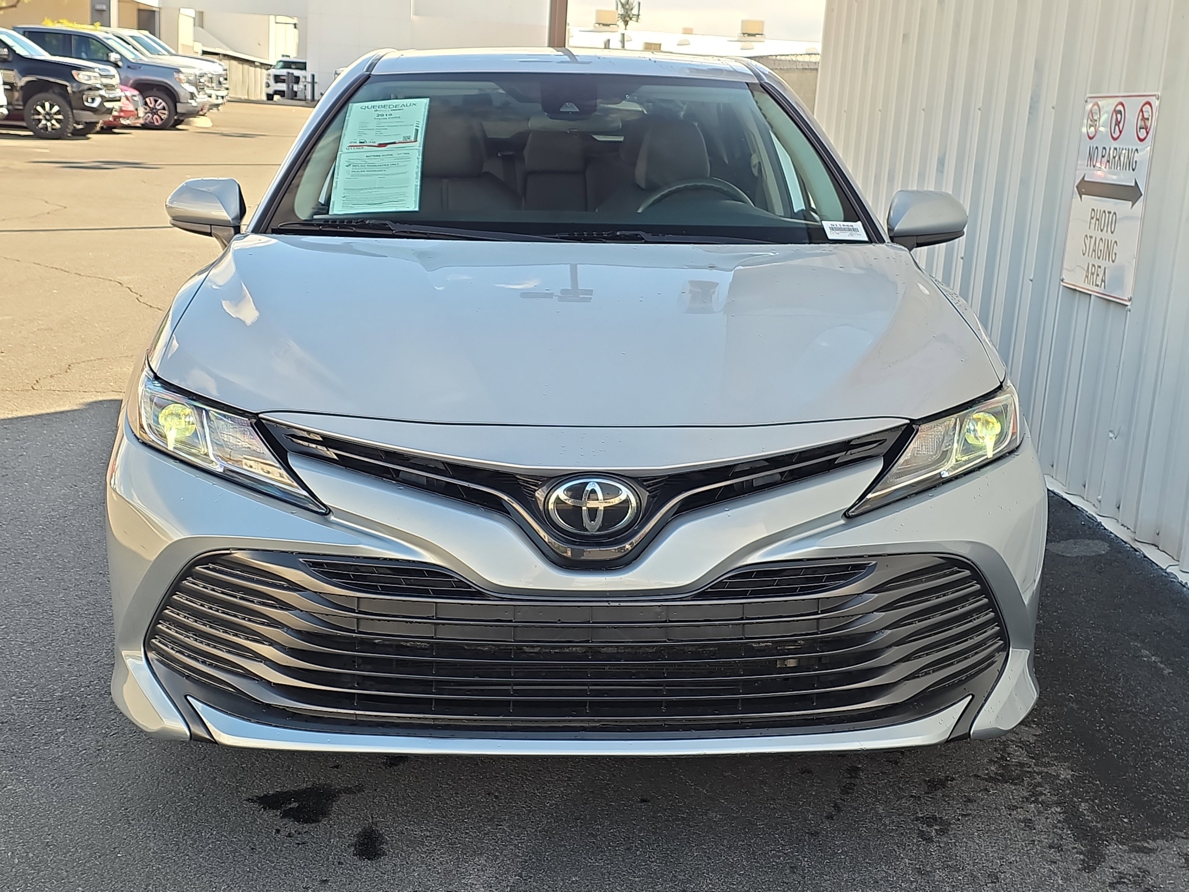 Used 2019 Toyota Camry LE image 2