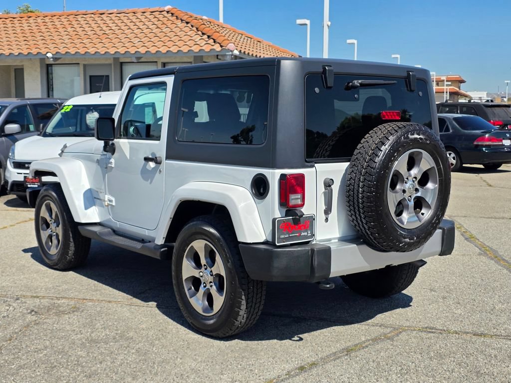 Used 2018 Jeep Wrangler Sahara w/ Connectivity Group AWD/4WD image 6