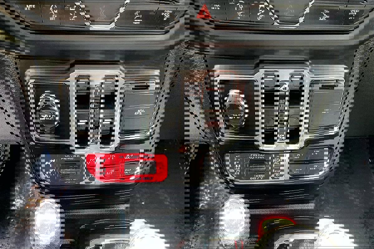 Used 2023 Jeep Wrangler Unlimited Rubicon image 30