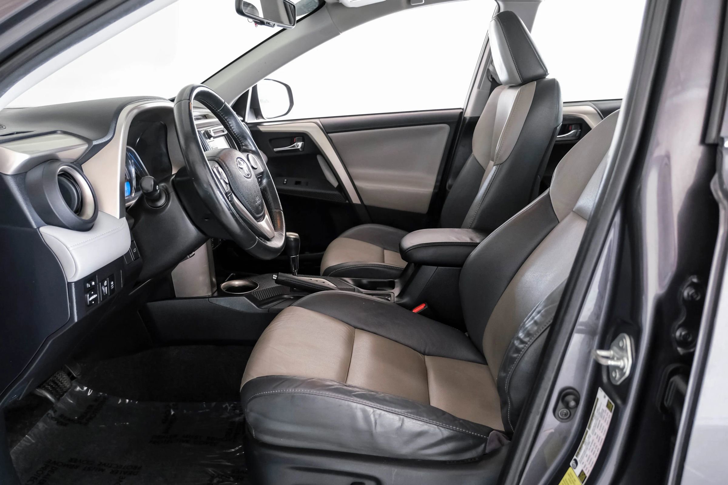 Used 2015 Toyota RAV4 Limited FWD image 3