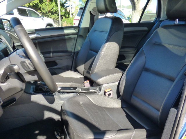 Used 2017 Volkswagen Golf SE image 24