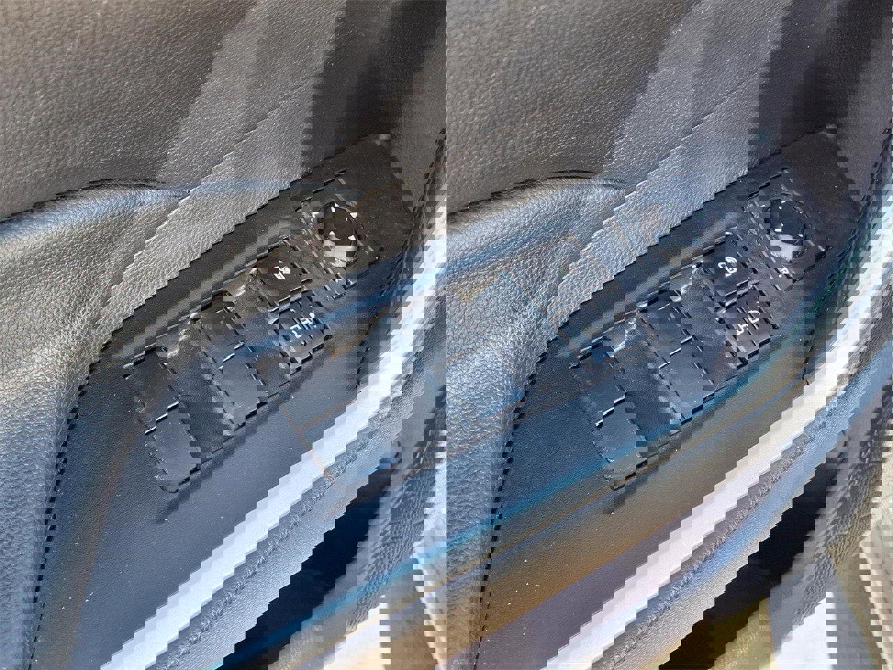 Used 2020 Toyota RAV4 LE image 12