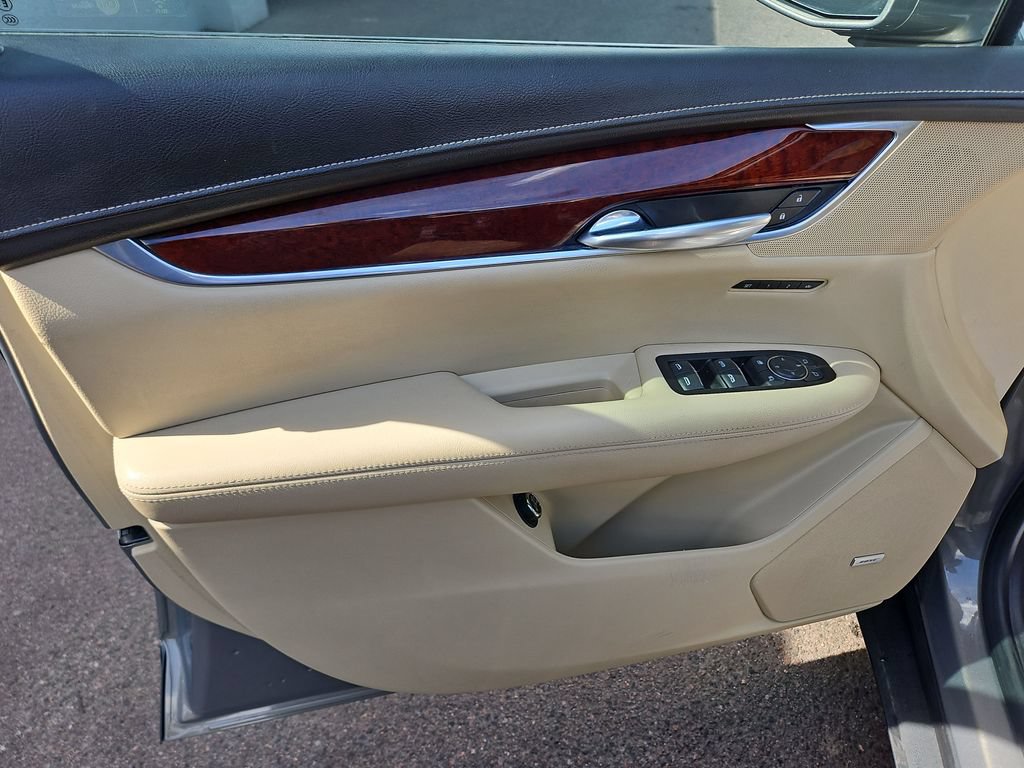 Used 2018 Cadillac XT5 Premium Luxury w/ Driver Assist Package FWD image 10