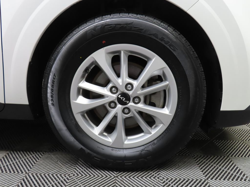 Used 2022 Kia Carnival LX FWD image 9