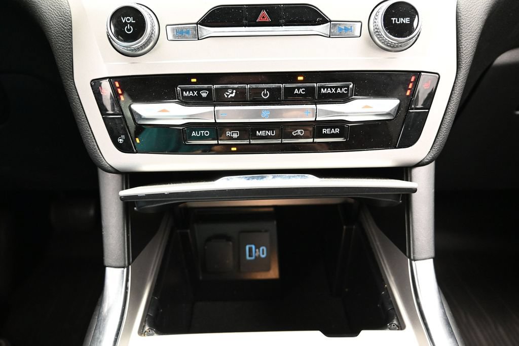 Used 2023 Ford Explorer XLT w/ Equipment Group 202A AWD/4WD image 41