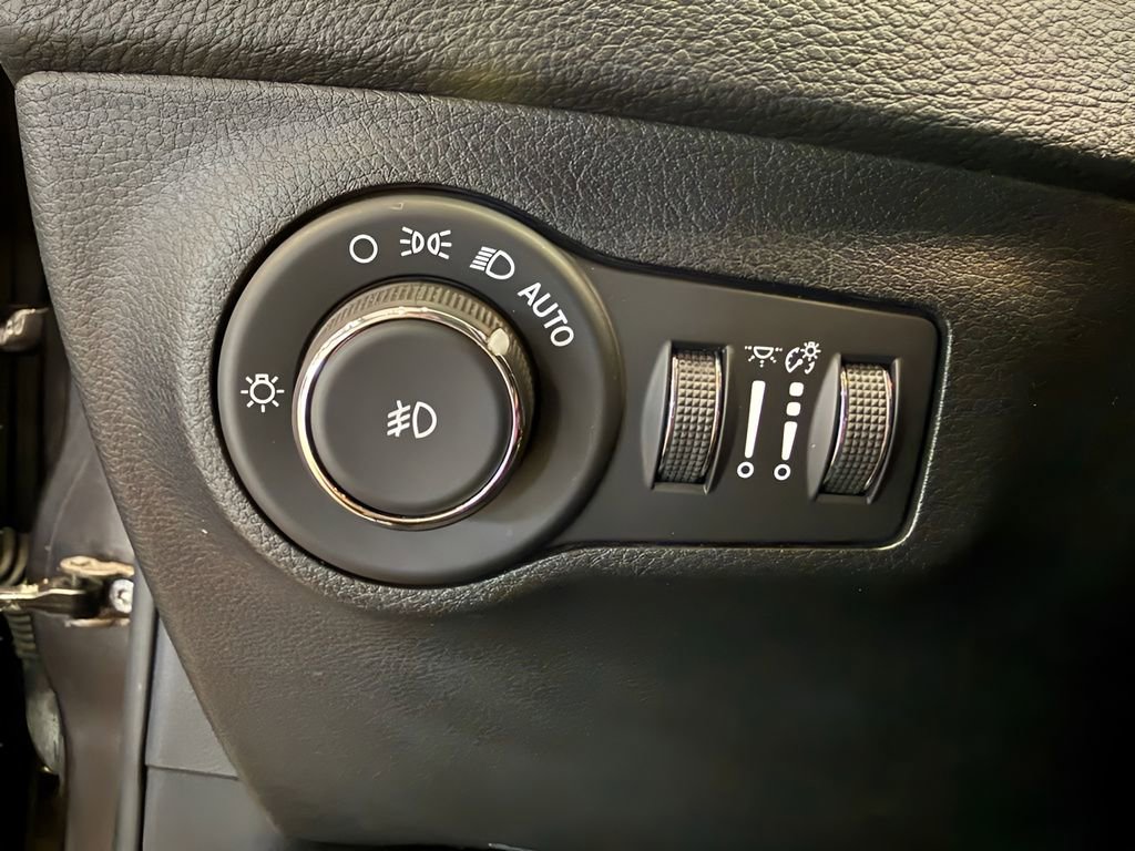 Used 2018 Jeep Compass Latitude w/ Safe & Security Group AWD/4WD image 27