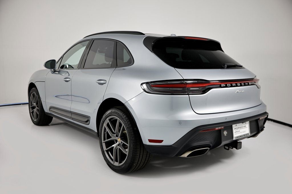 Certified 2025 Porsche Macan AWD/4WD image 3