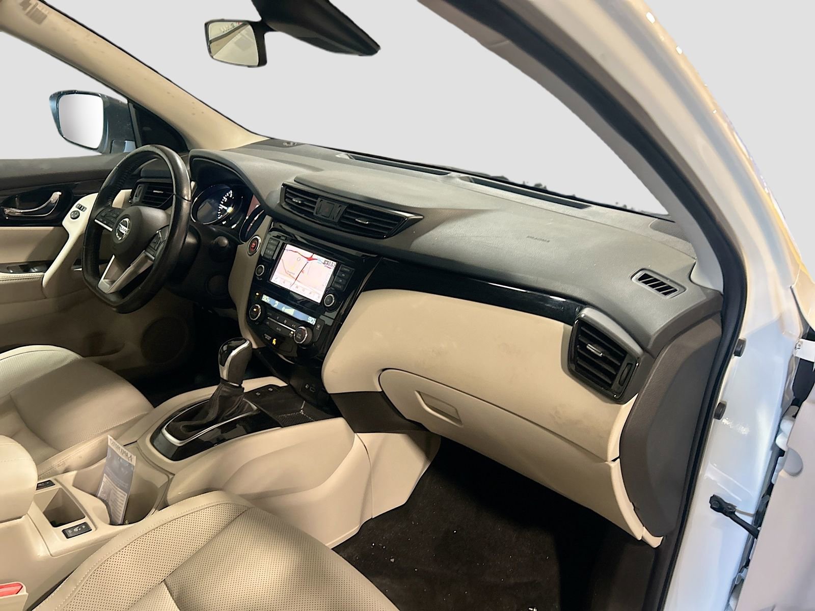 Used 2022 Nissan Rogue Sport SL image 29