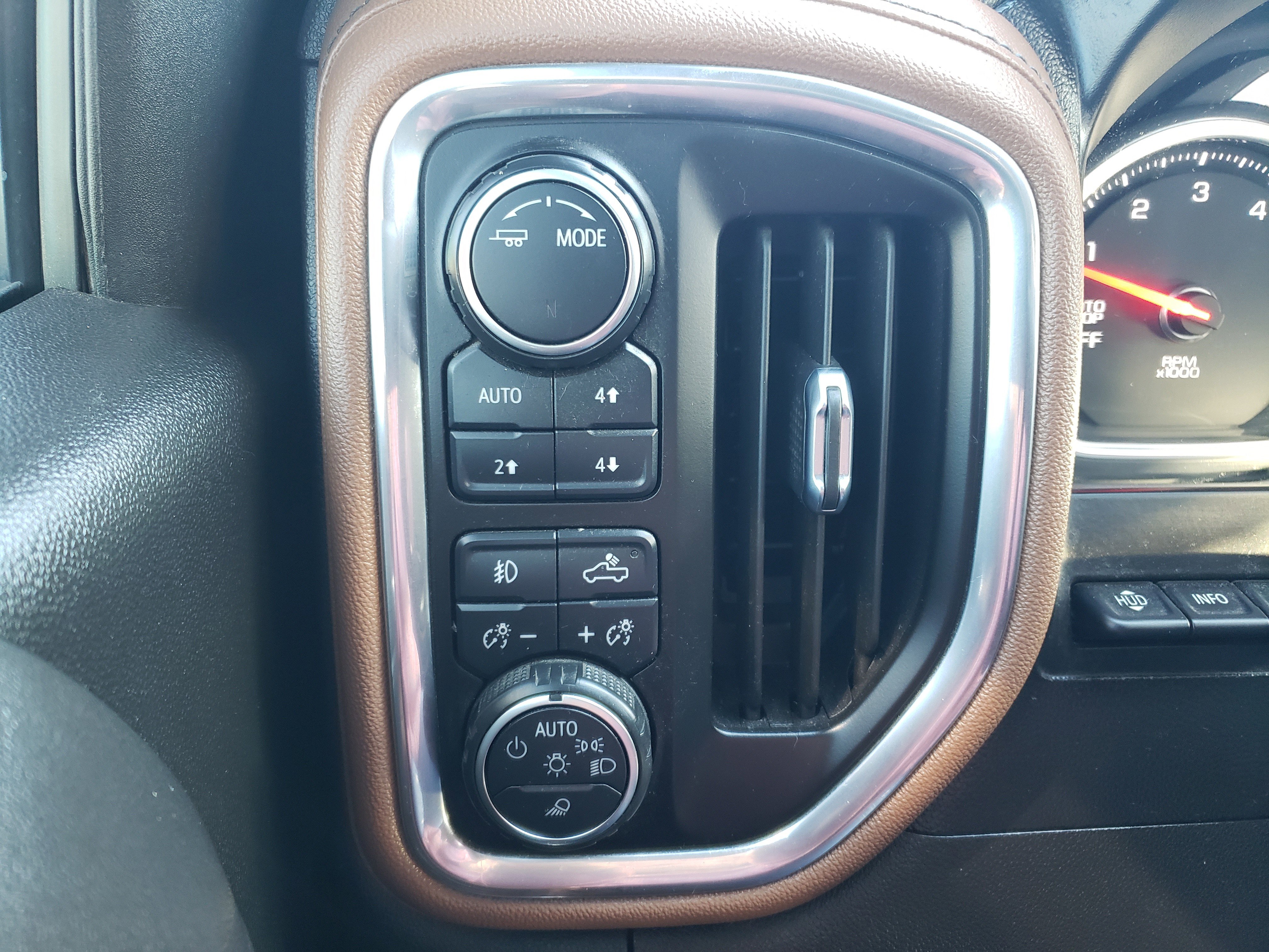 Used 2024 Chevrolet Silverado 1500 High Country w/ Technology Package image 13