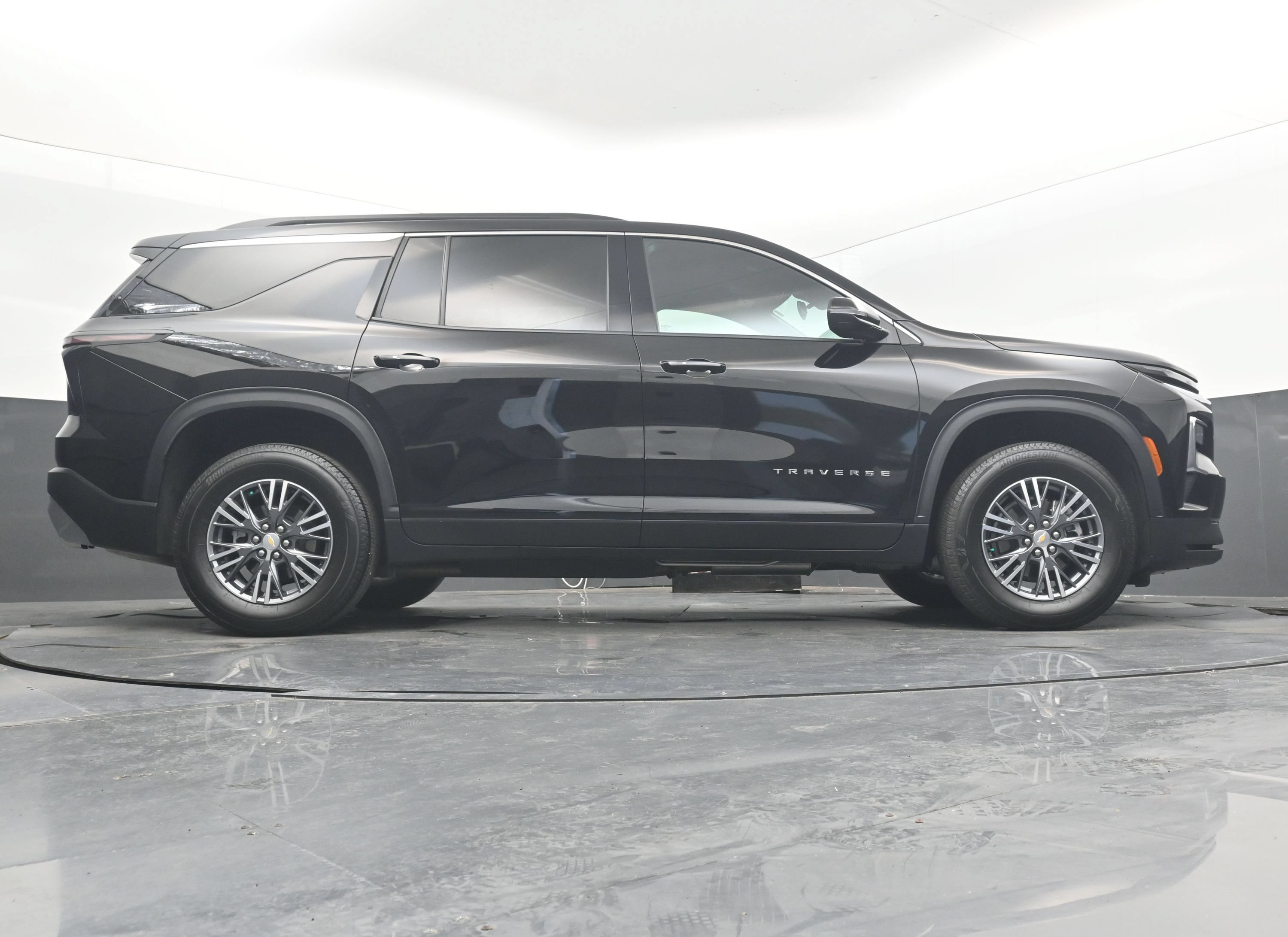 Certified 2026 Chevrolet Traverse LT FWD image 41