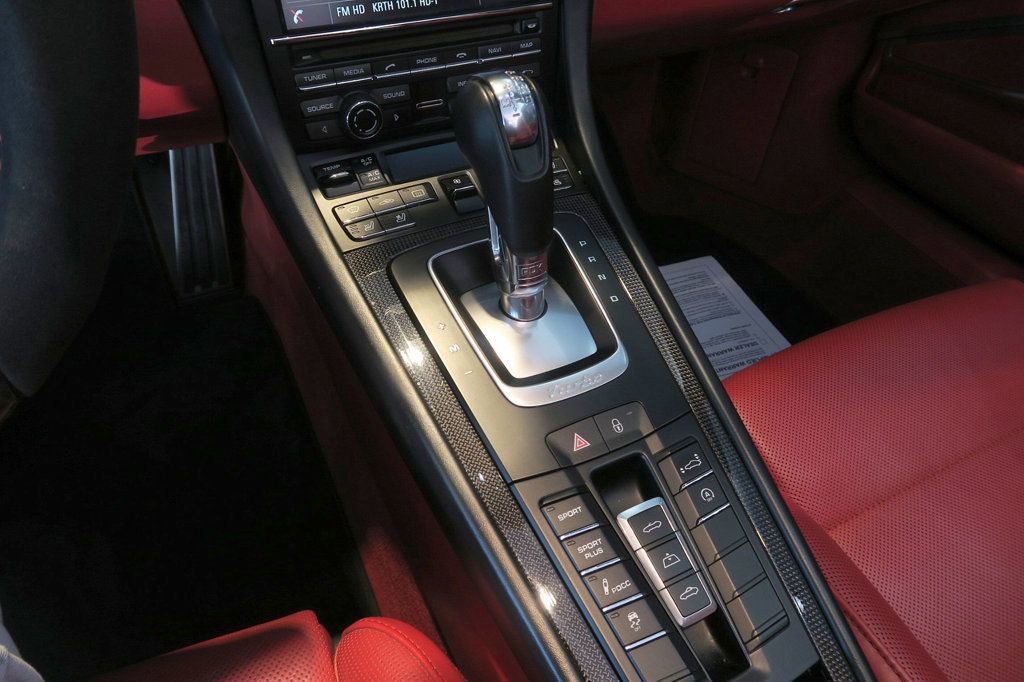 Used 2015 Porsche 911 Turbo S image 21