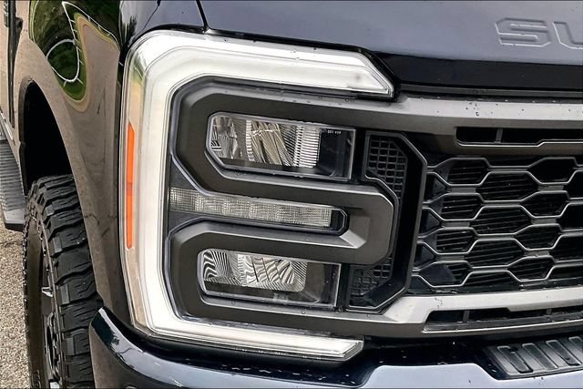 Used 2023 Ford F250 Lariat w/ Sport Appearance Package AWD/4WD image 30