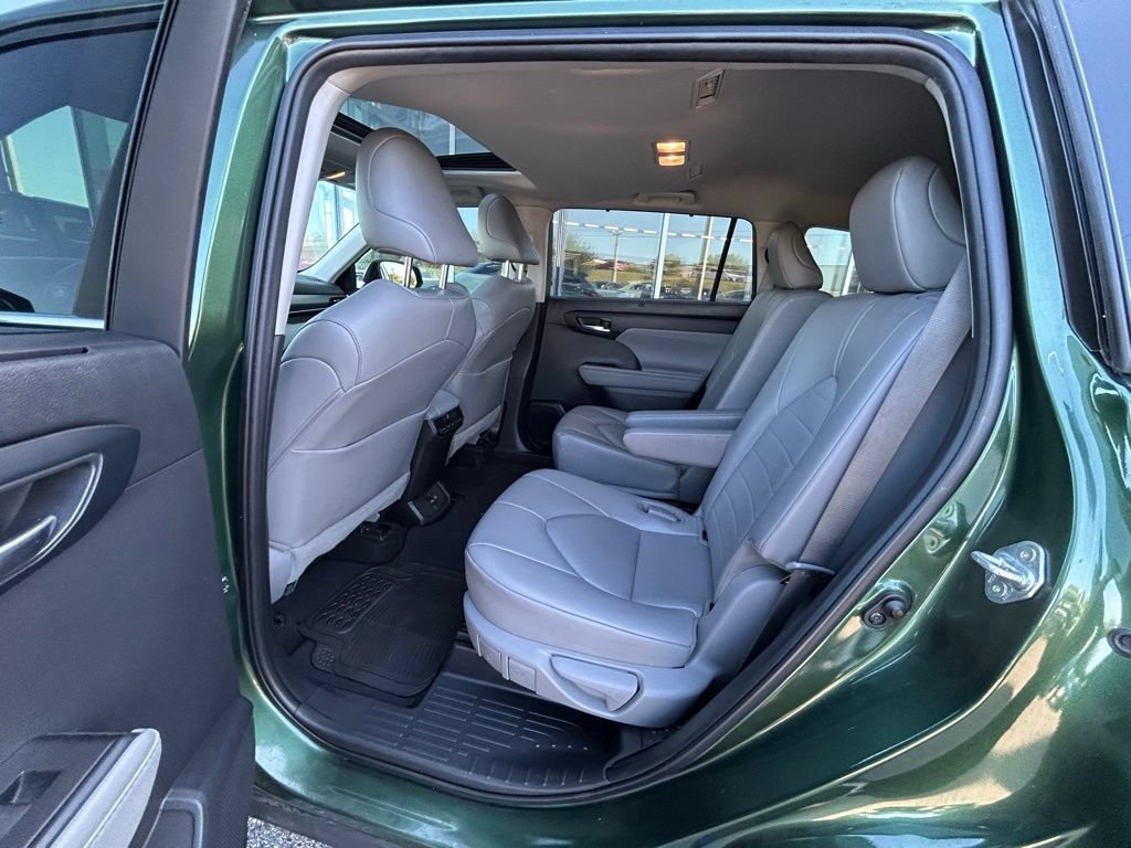 Used 2023 Toyota Highlander XLE FWD image 65