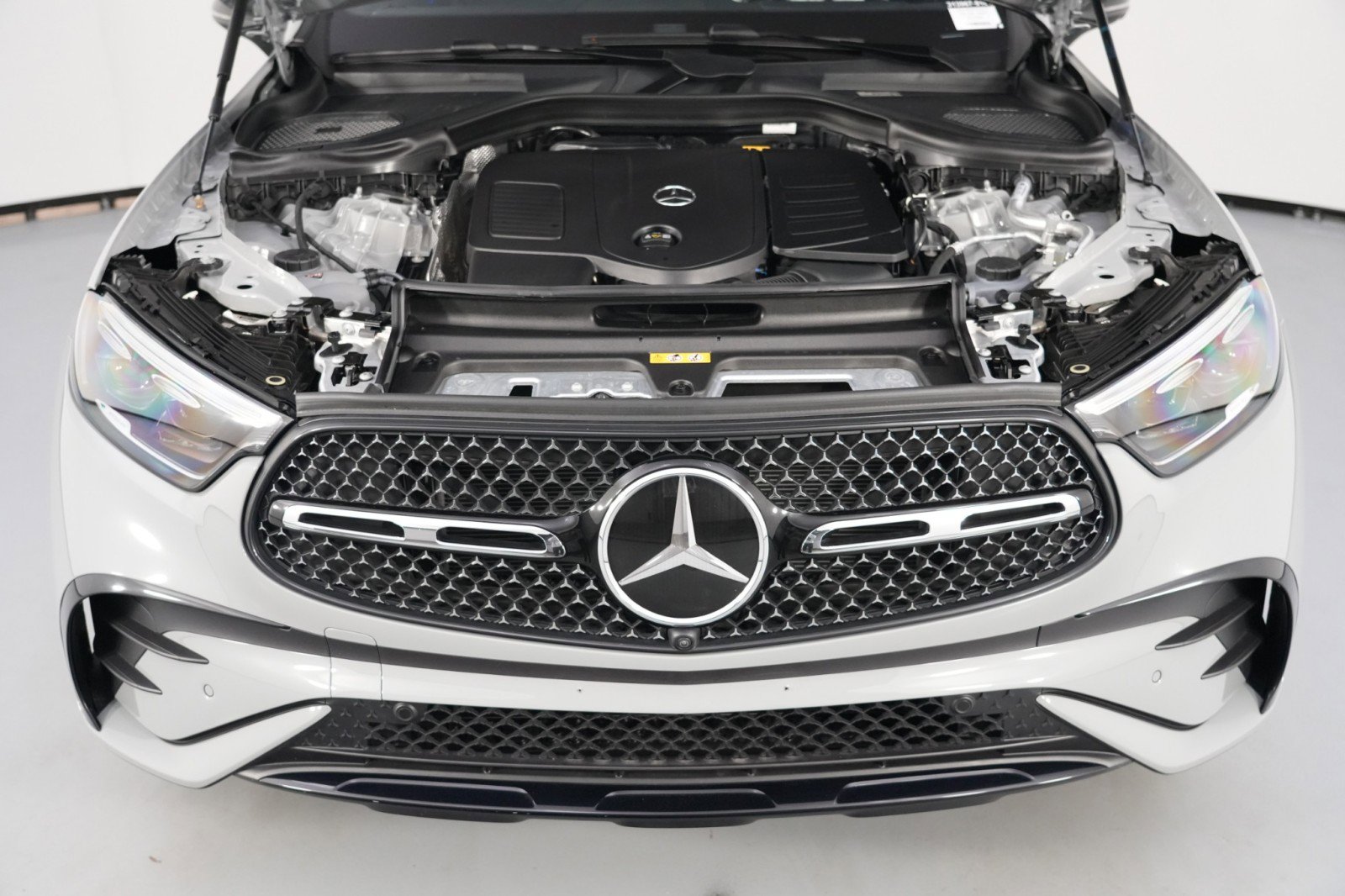 Used 2025 Mercedes-Benz GLC 300 4MATIC w/ AMG Line image 8