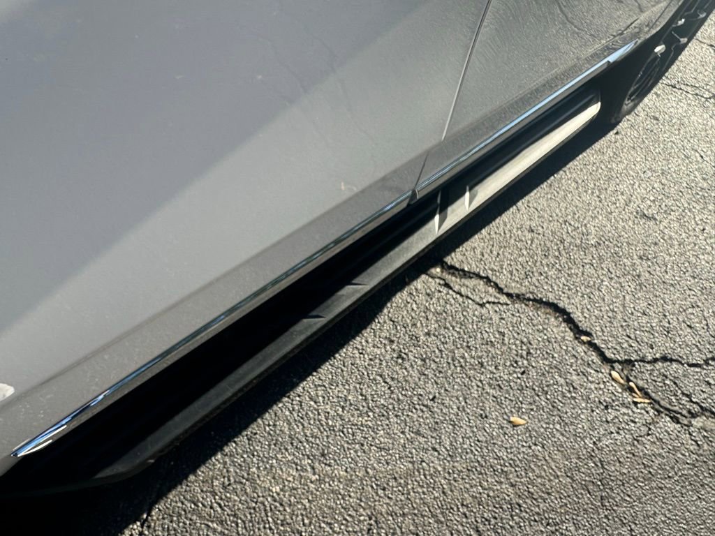 Used 2023 GMC Yukon SLT w/ SLT Premium Package image 17