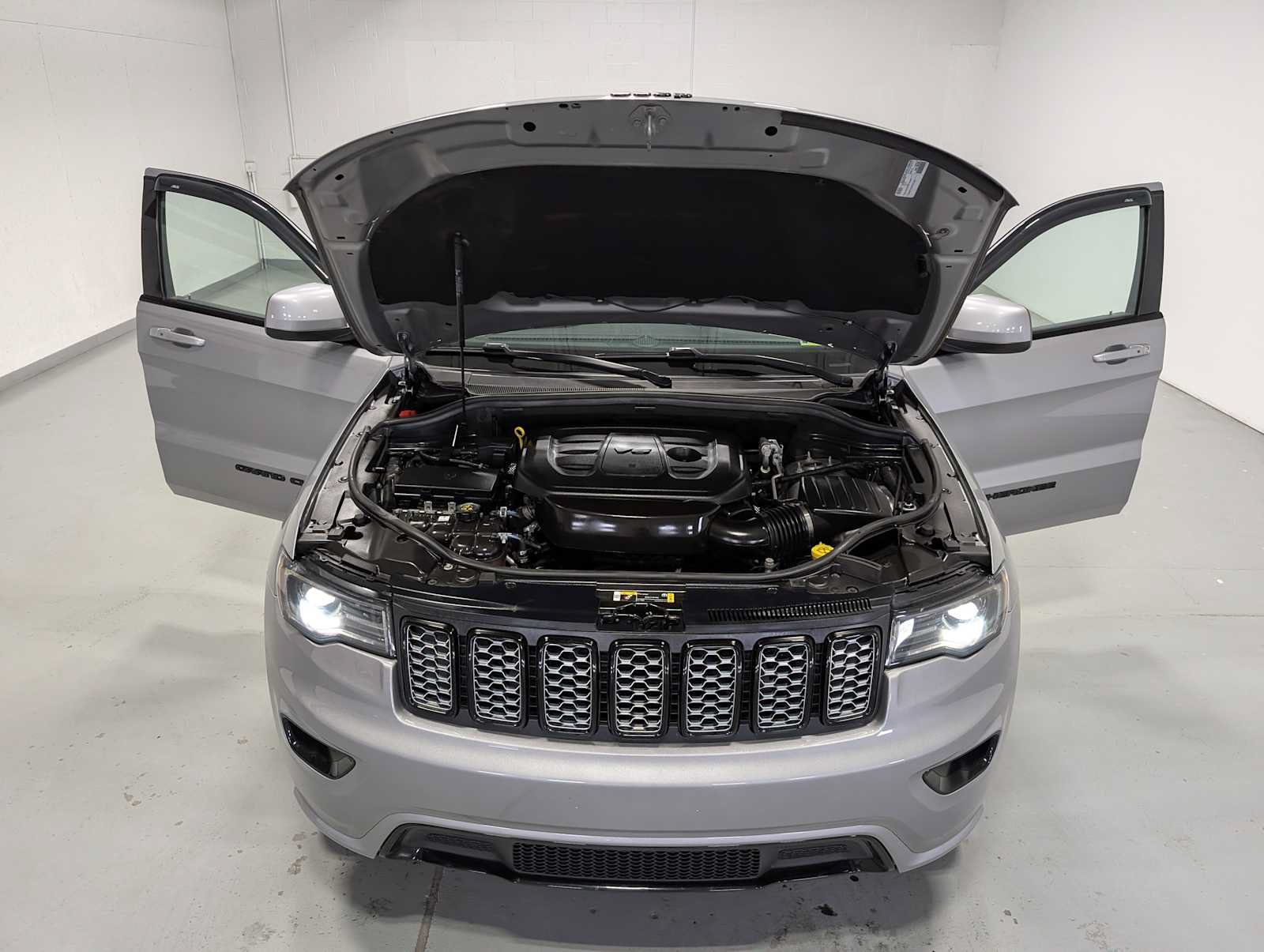 Used 2021 Jeep Grand Cherokee Laredo X AWD/4WD image 13