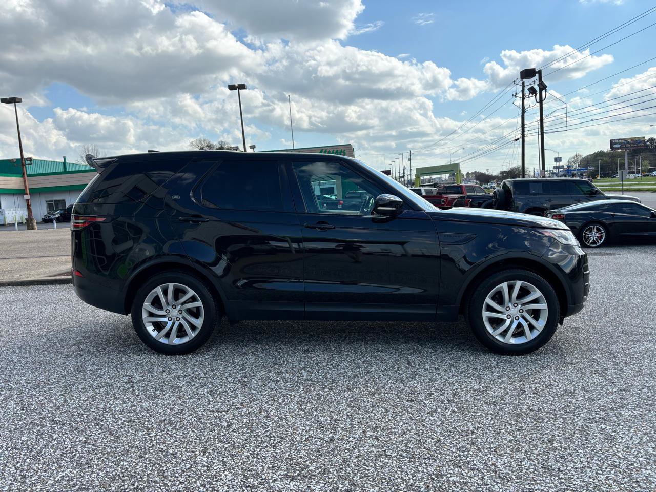 Used 2017 Land Rover Discovery HSE image 7