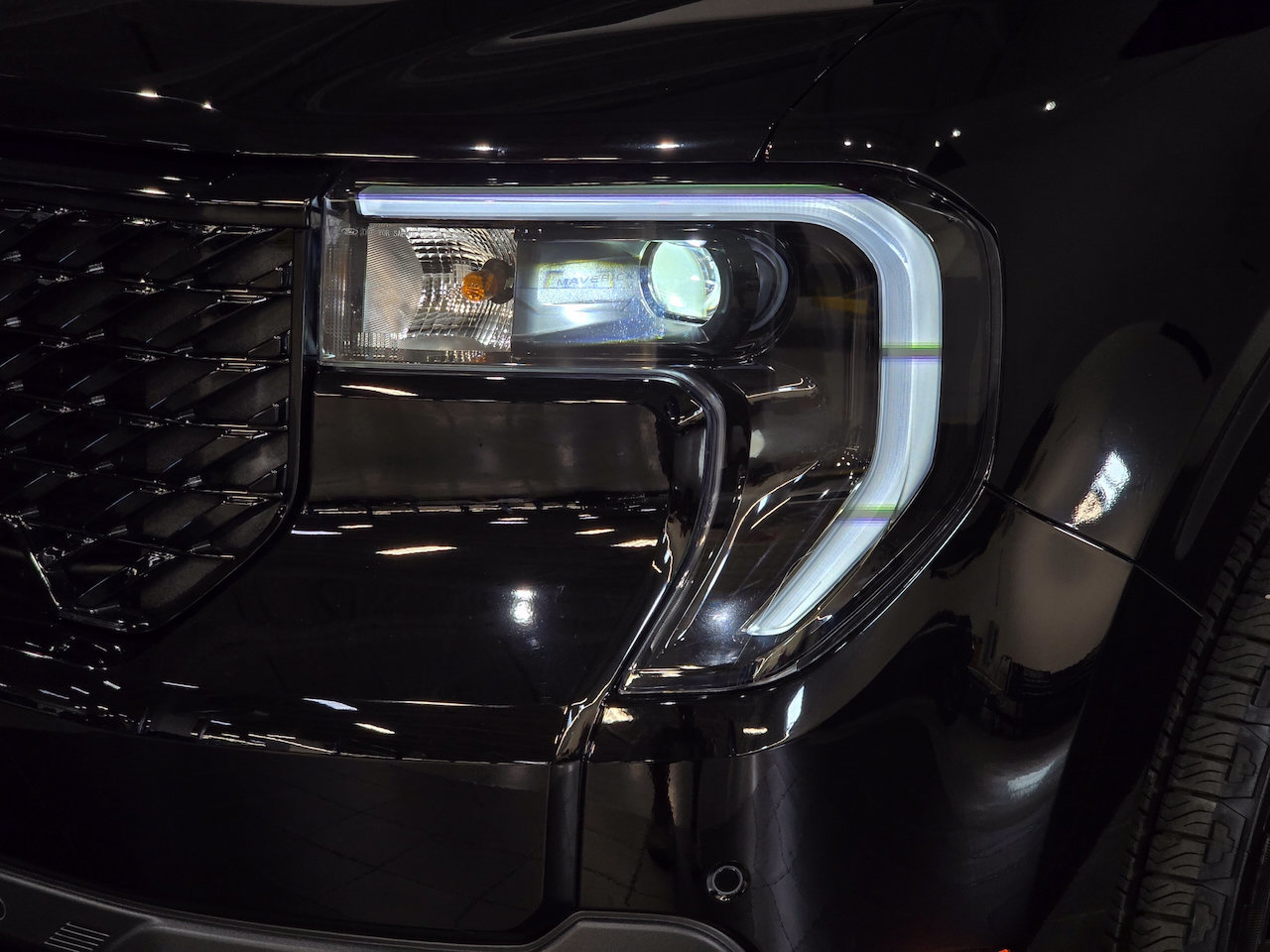 New 2025 Ford Maverick Lariat w/ Black Appearance Package AWD/4WD image 14
