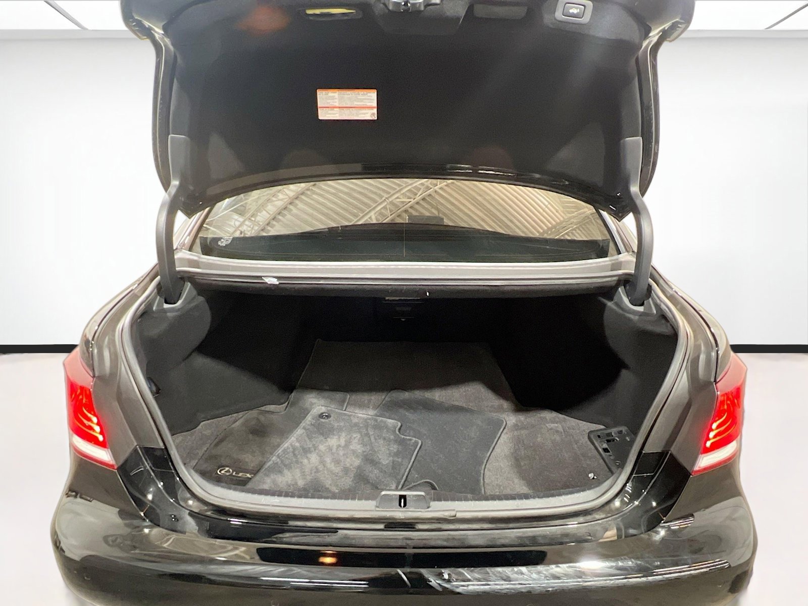 Used 2016 Lexus LS 460 w/ Comfort Package image 20