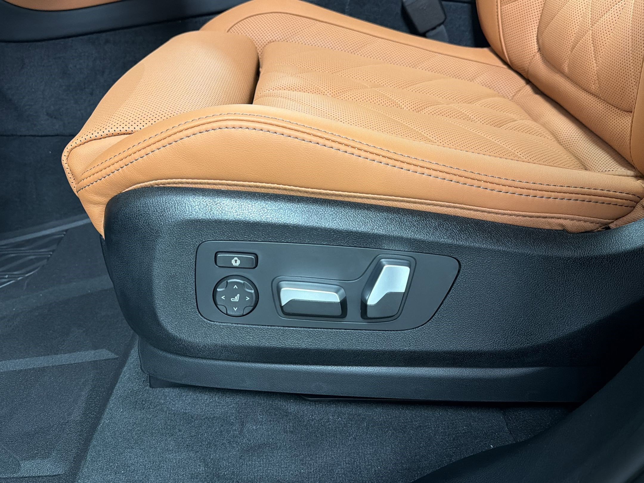 New 2026 BMW X5 xDrive50e AWD/4WD image 12