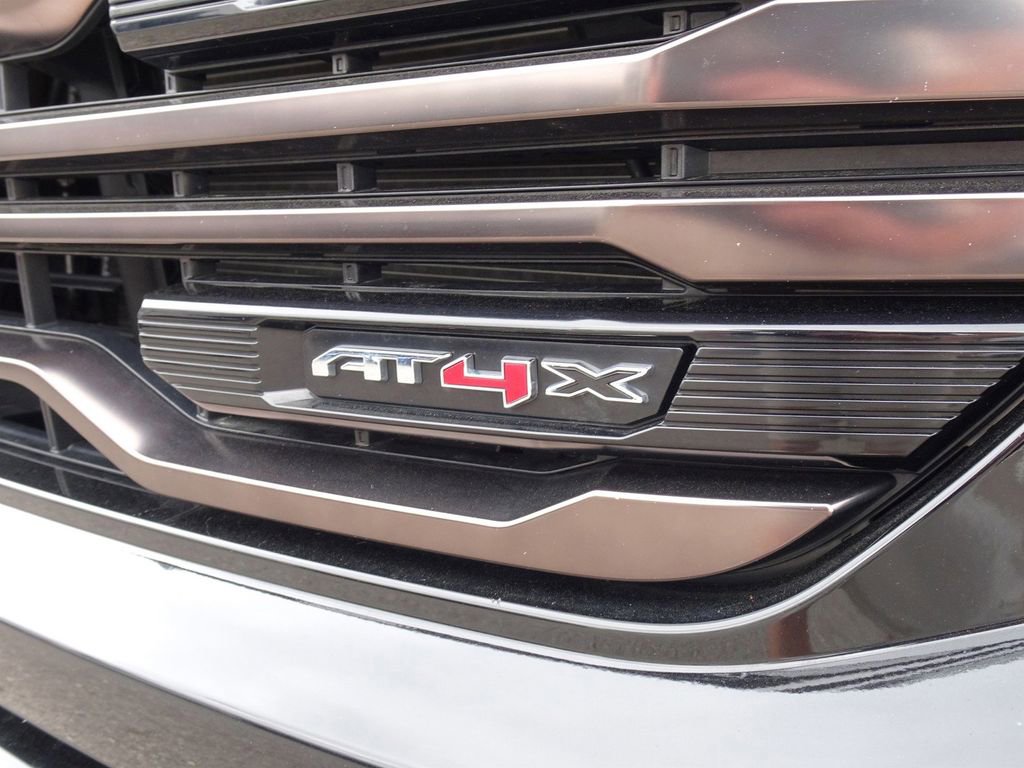 Used 2023 GMC Sierra 1500 AT4X image 9