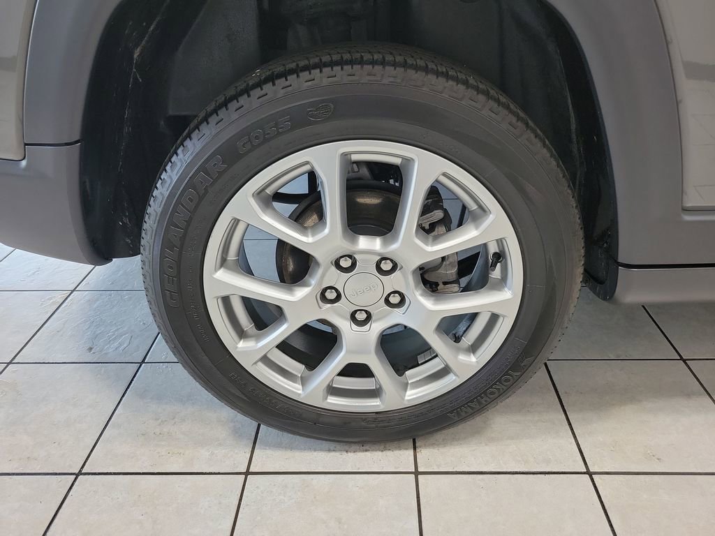 Certified 2023 Jeep Compass Latitude AWD/4WD image 49