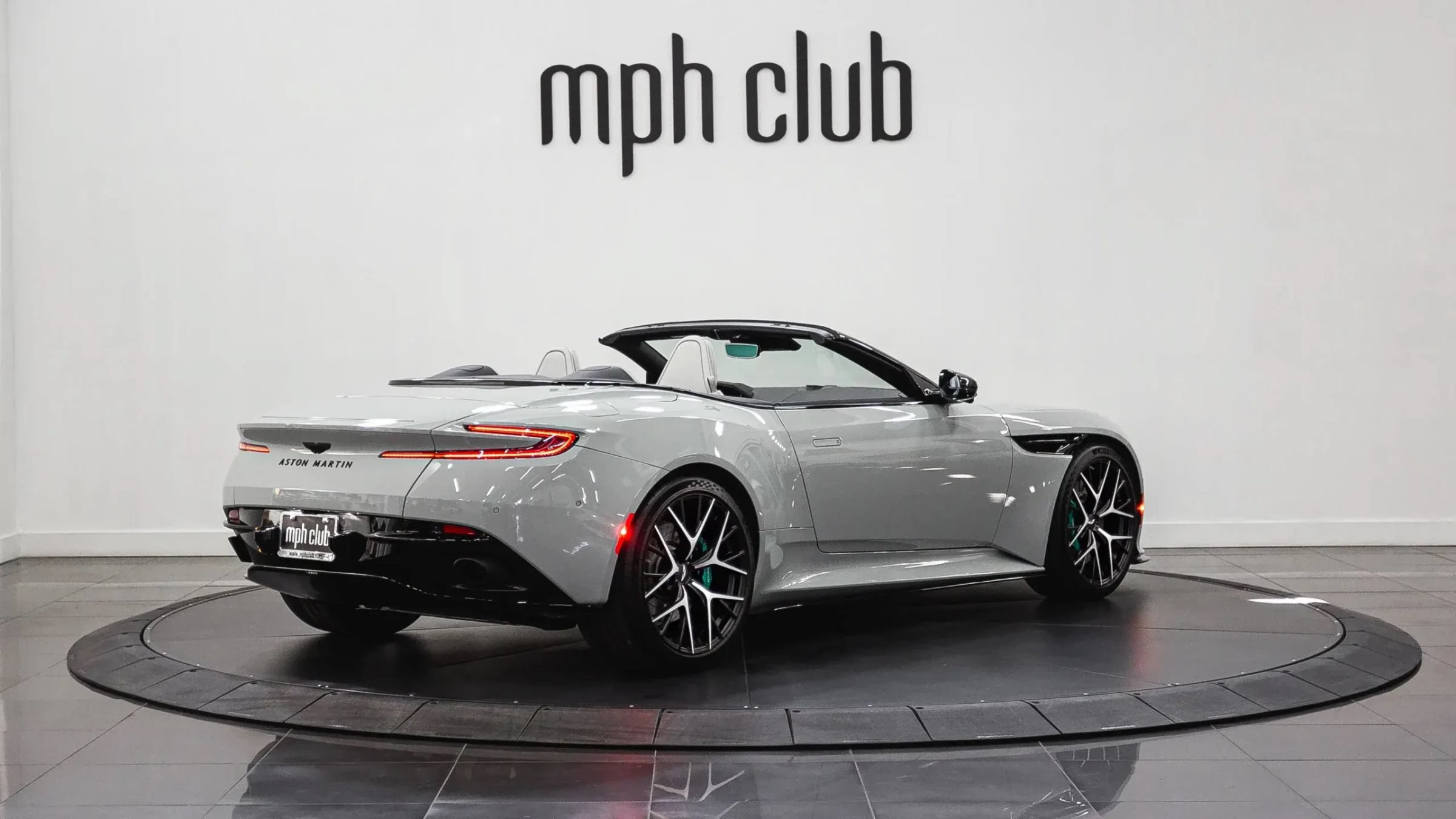 Used 2024 Aston Martin DB12 Convertible RWD image 6