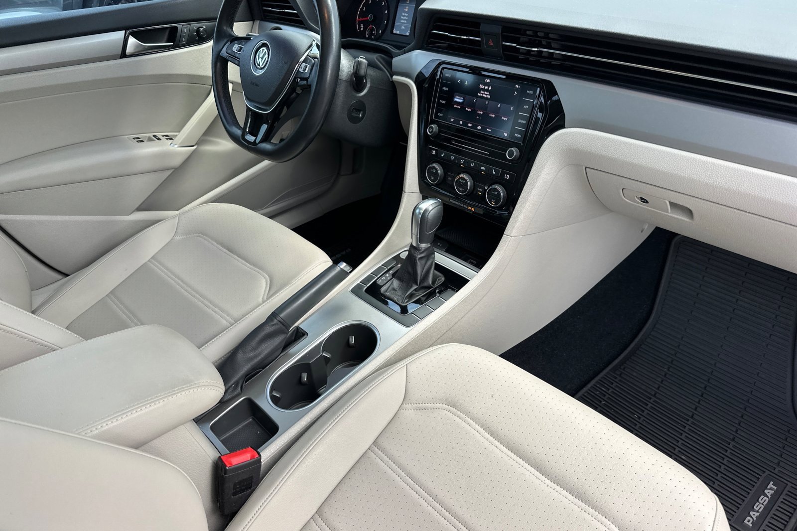 Used 2020 Volkswagen Passat 2.0T SE image 16