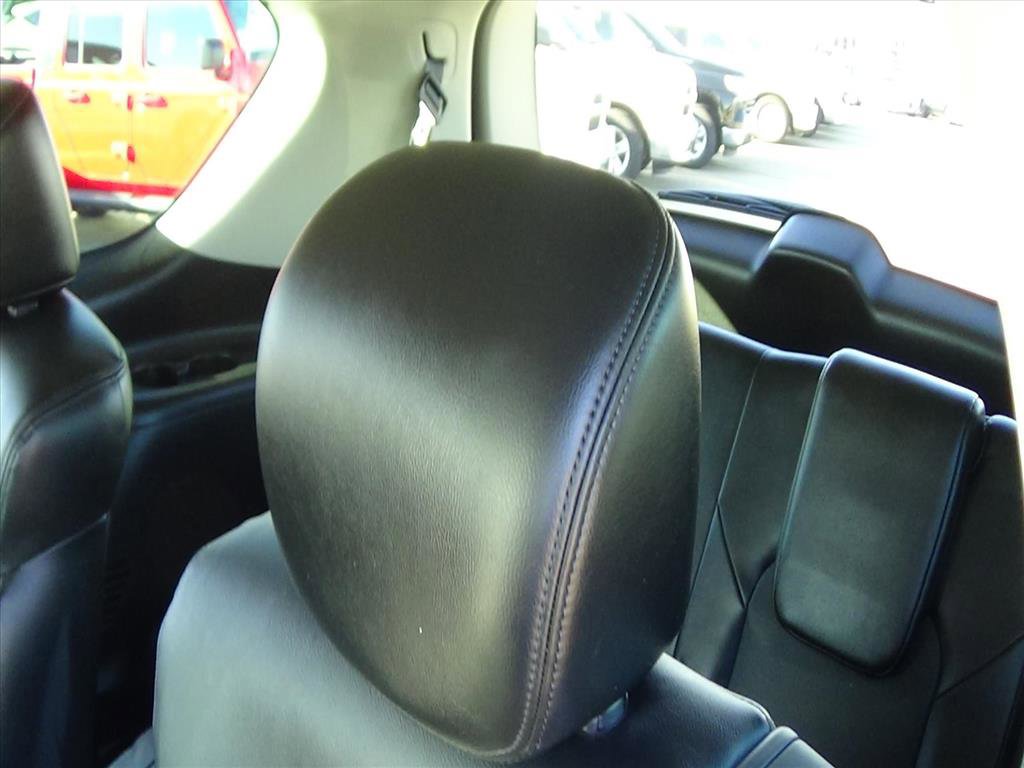 Used 2022 Nissan Armada SL w/ Captain's Chairs Package image 13