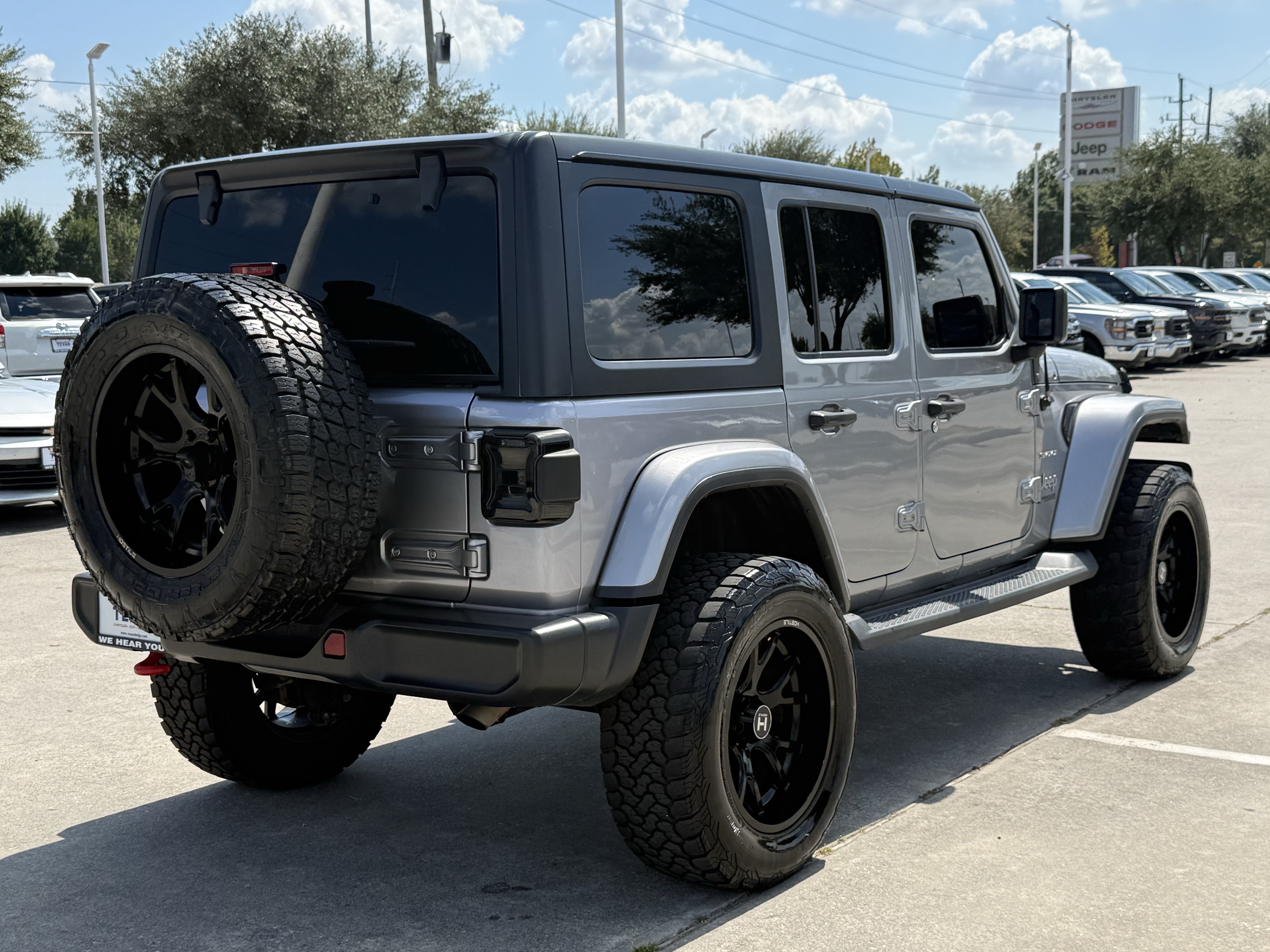 Used 2020 Jeep Wrangler Unlimited Sahara AWD/4WD image 5