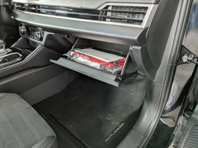 Used 2025 Mitsubishi Outlander SE AWD/4WD image 31