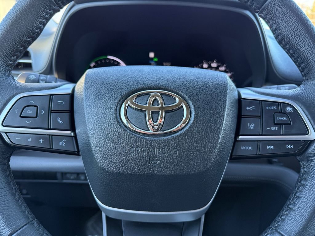 Used 2023 Toyota Sienna XLE w/ XLE Plus Package image 21