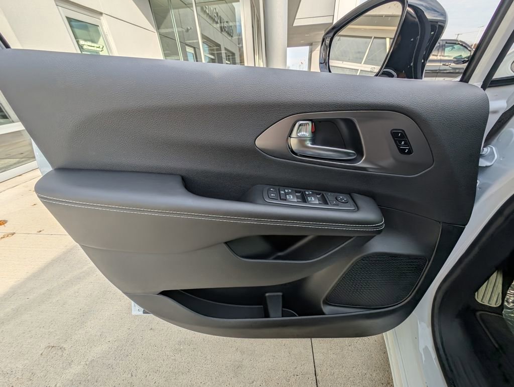 New 2026 Chrysler Pacifica Select image 38